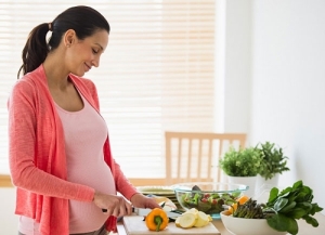 Những thực phẩm bà bầu nên kiêng ăn khi mang thai 3 tháng đầu và 3 tháng cuối